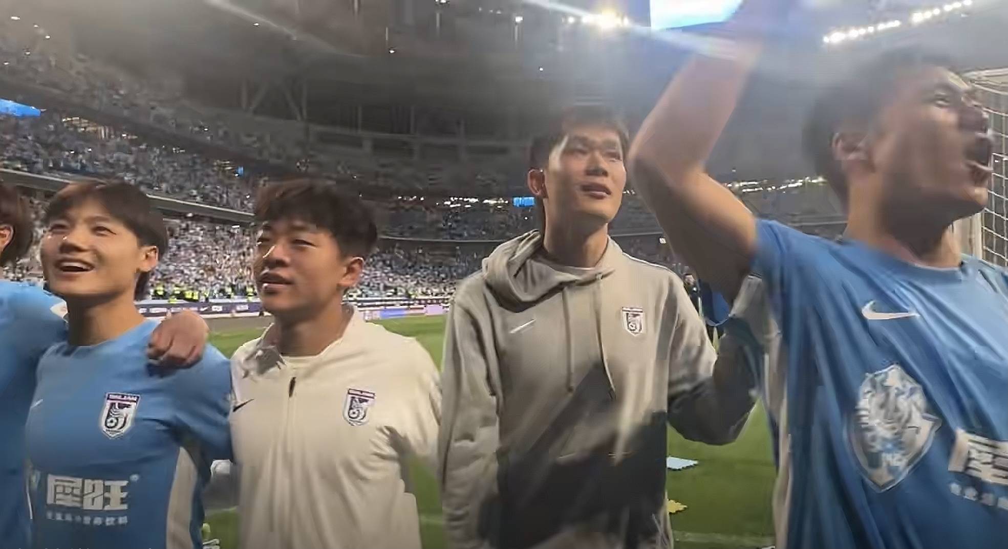 包含大连英博引援遭球迷催，李国旭重用年轻人，U16国脚试训或成新拼图的词条