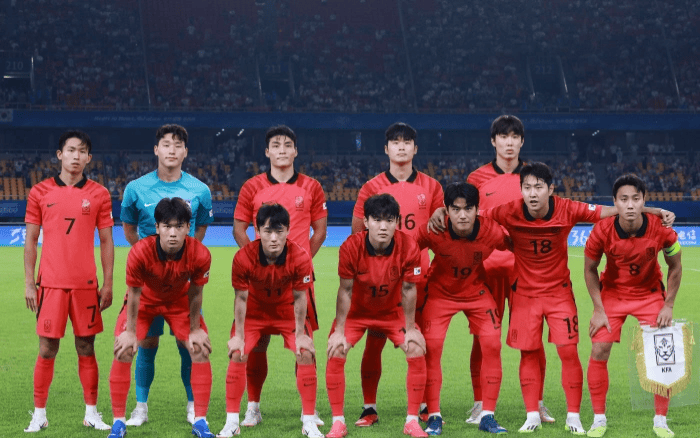 包含东亚杯-日本1-0韩国三场全胜成功卫冕的词条