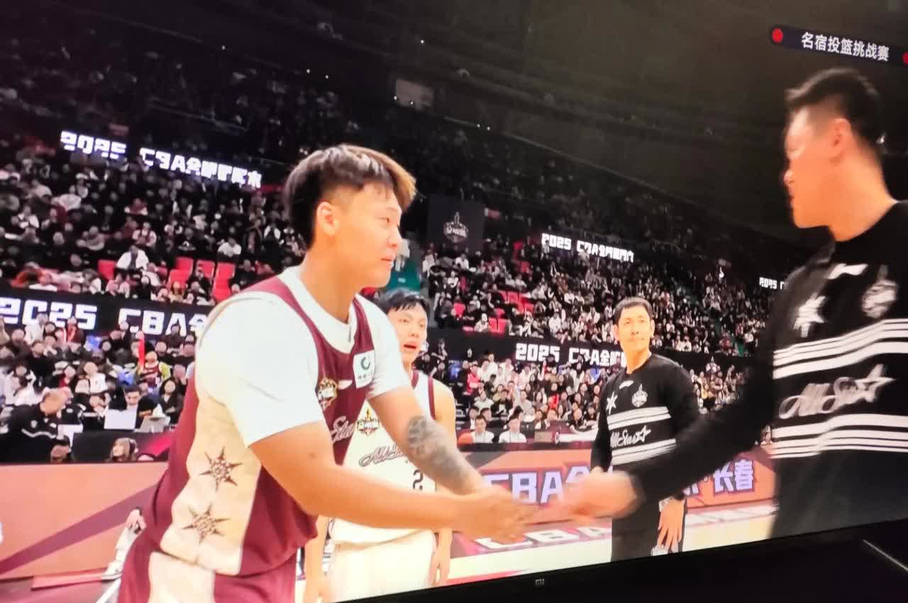 九游体育-票王+东道主!克拉克自宣：缺席全明星赛和三分大赛的简单介绍