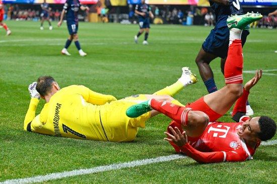 九游体育-关于世俱杯-穆西亚拉重伤9人巴黎2-0拜仁进4强的信息