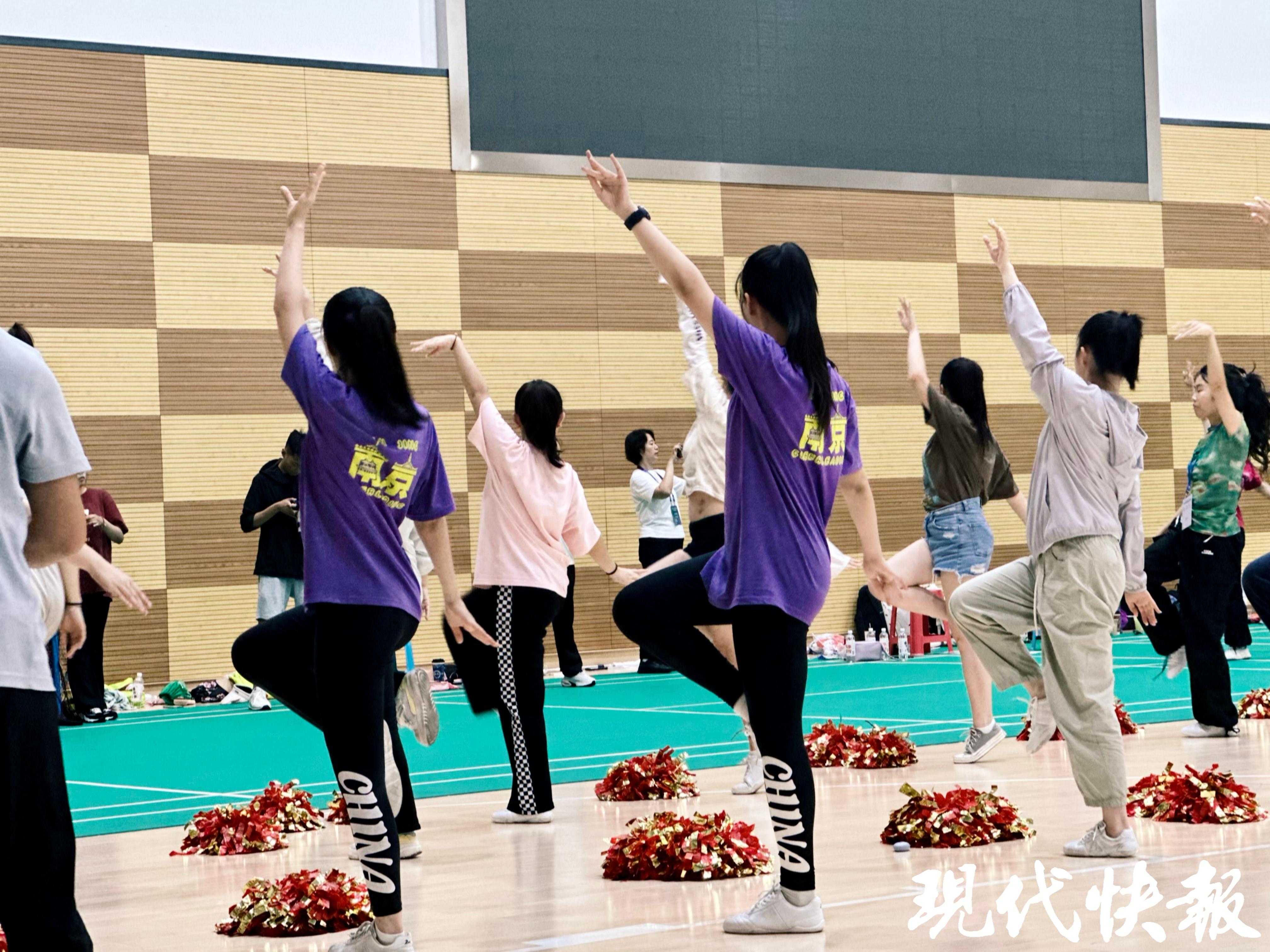 浙江啦啦队分享日常：终于在苏超常州队的场地表演啦的简单介绍