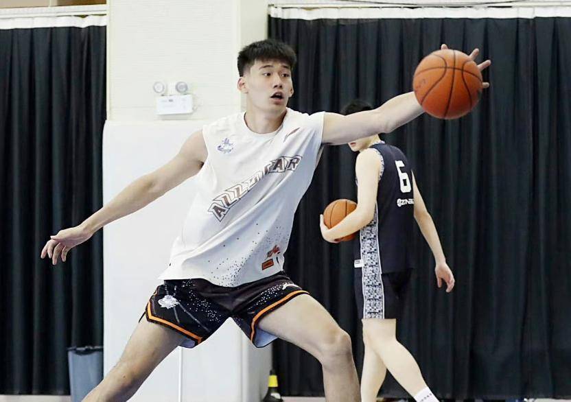 九游体育-CBA最新消息！邹昀轩加入广东宏远，布朗离开广厦，上海更换教练的简单介绍