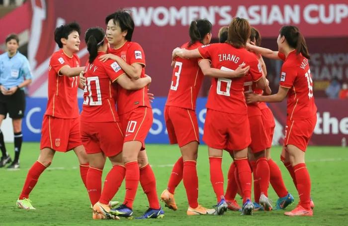 九游体育-集结号角！女子足球队矢志夺冠！